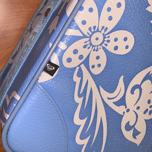 Vintage Roxy Suitcase - Picture 10 of 13
